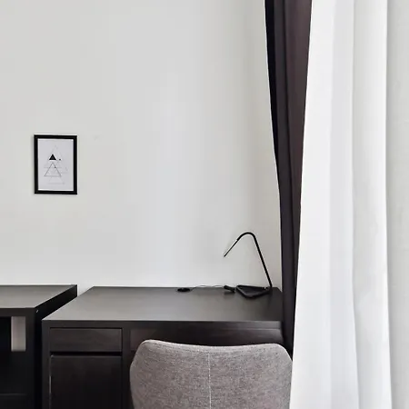 Bnbnook - Spacious 2br Near Eiffel Tower & Seine Apartment