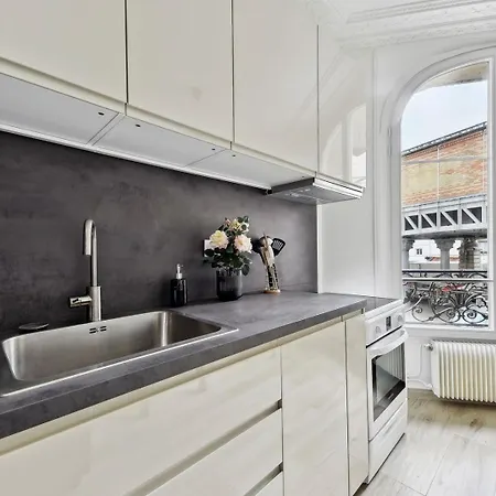 Bnbnook - Spacious 2br Near Eiffel Tower & Seine Paris