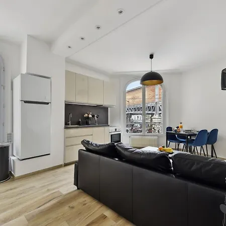 Bnbnook - Spacious 2br Near Eiffel Tower & Seine Apartment